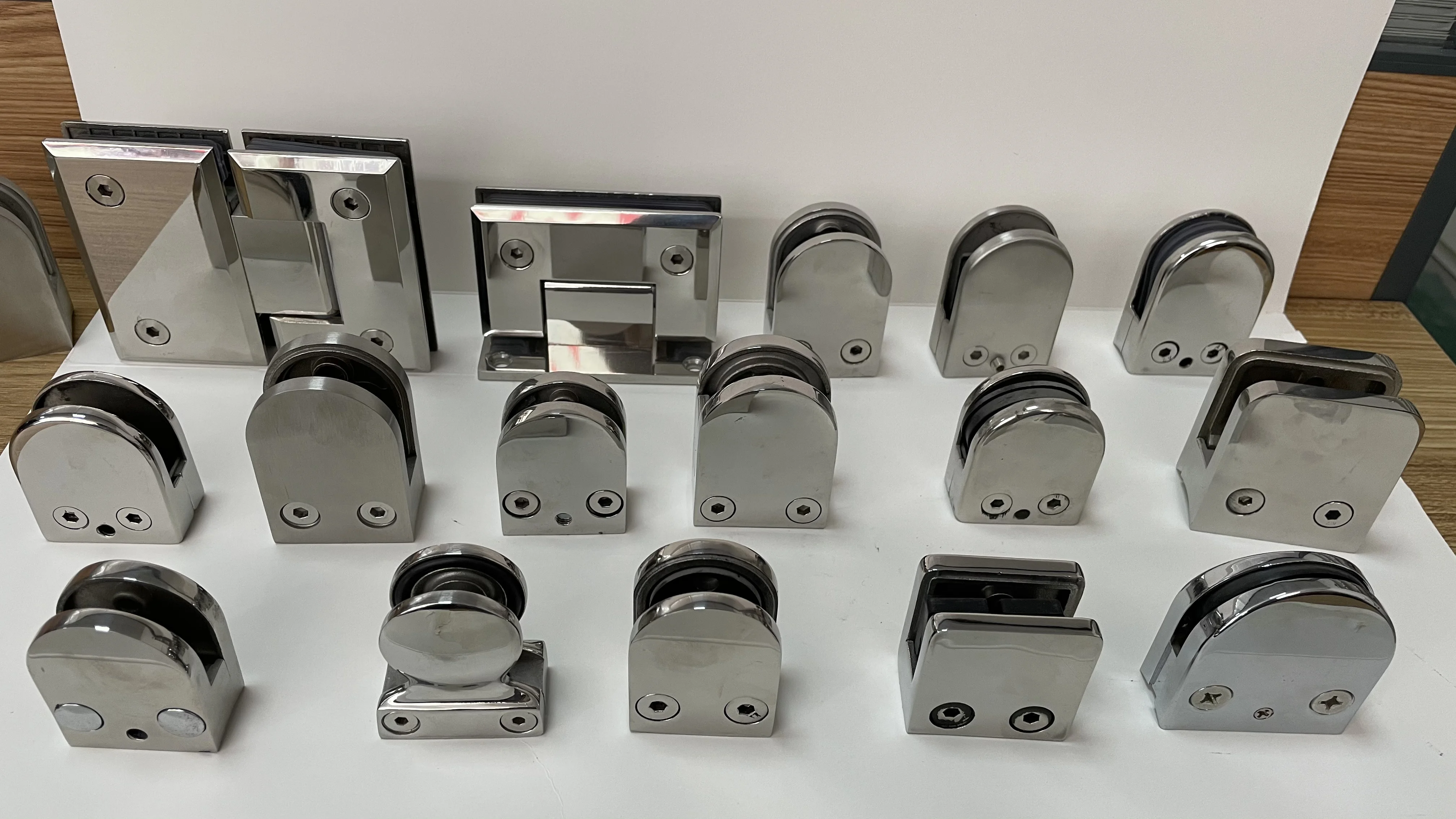 D shape Zinc Alloy stair railings glass fixing clip clamp