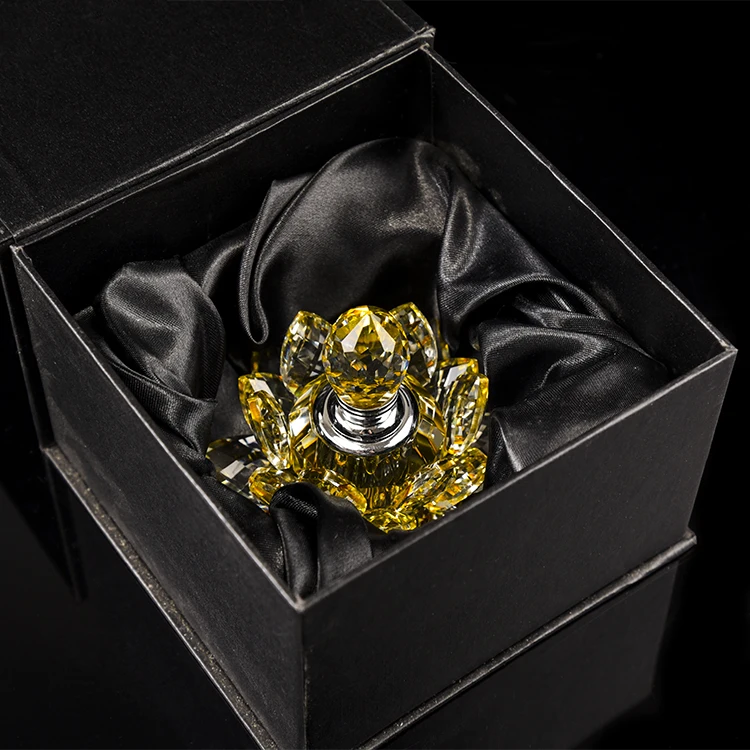 2025 New Crystal Crafts Square Lotus Flower Perfume Bottle Luxury Feng Shui Traditional Style for Car Decoration