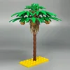 Gran árbol marrón con frutos.