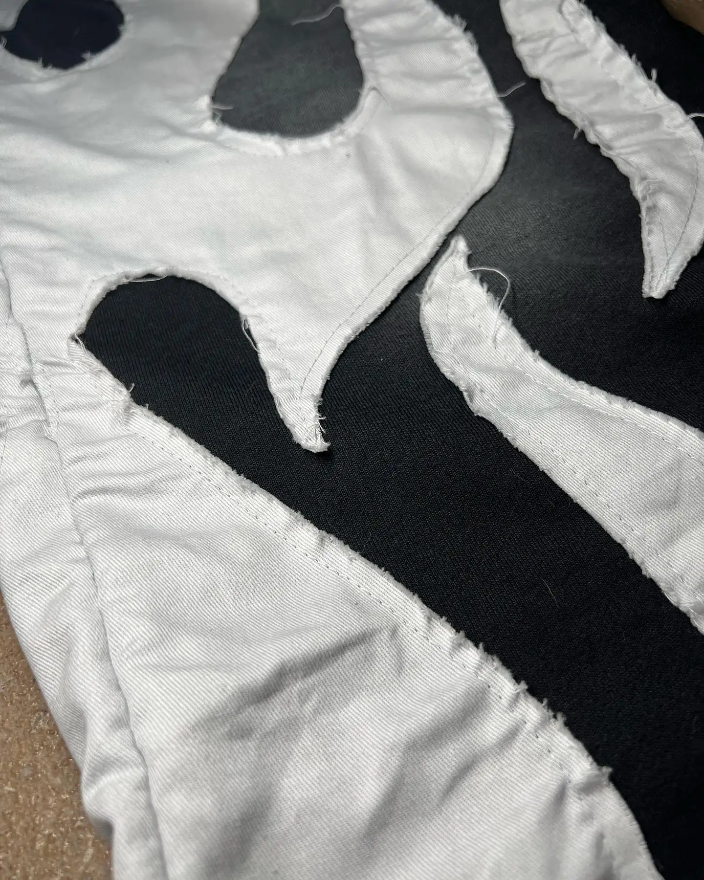 Custom Loose Fit Sweat Pants Cotton Fleece Applique Embroidery Patches Sun Faded Distressed Acid Wash Flared Sweatpants for Men gallery 4
