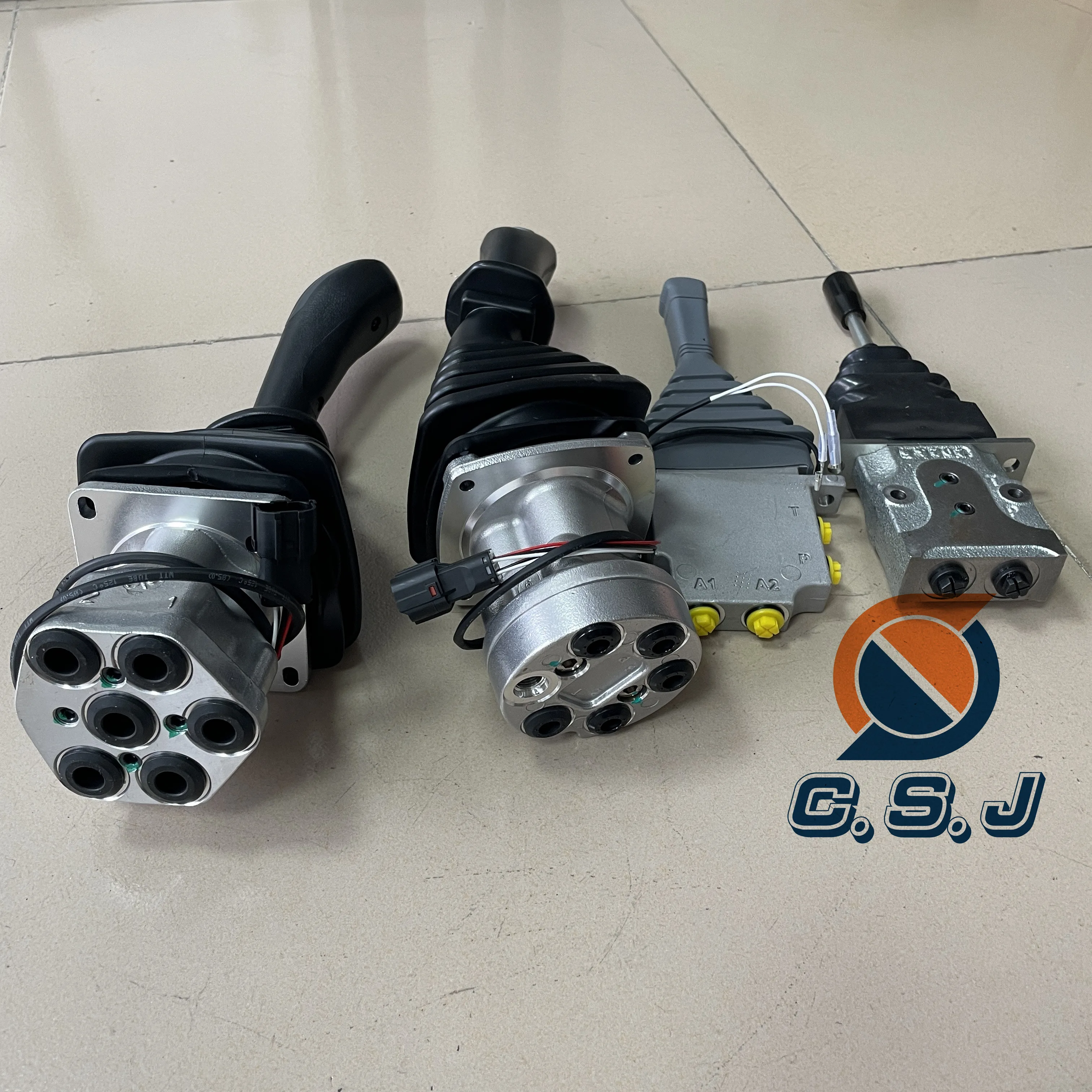 Factory Controller Joystick Control Operation Handle Brake Pedal Pilot Valve for CAT Doosan Hyundai Komatsu Kobelco Kawasaki