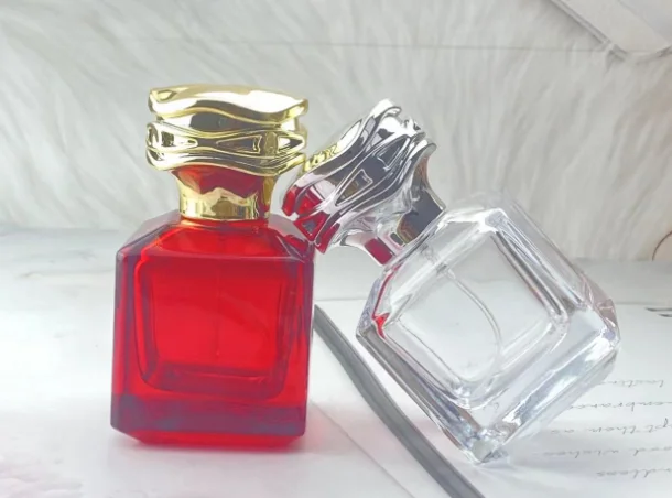 Hot Sale 50ML square Custom Color Red Transparent Perfume Glass Bottle with Flower-shaped Gold and Silver Lid