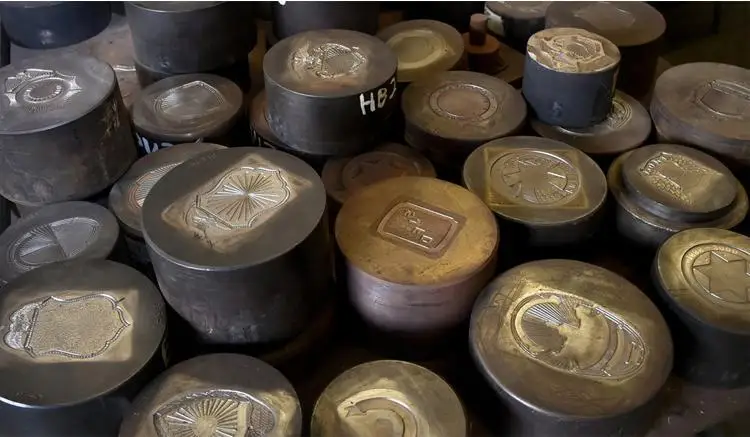 Venta al por mayor Diseño de alta calidad Su propia aleación de zinc en blanco 3D Oro Premio Medalla de carrera Medalla de metal deportiva personalizada 3