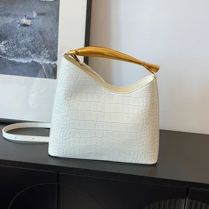 Stylish Crocodile Pattern Ladies Shoulder Bag with Metal Handle Clutch Bag for Women Elegant Party Handbag