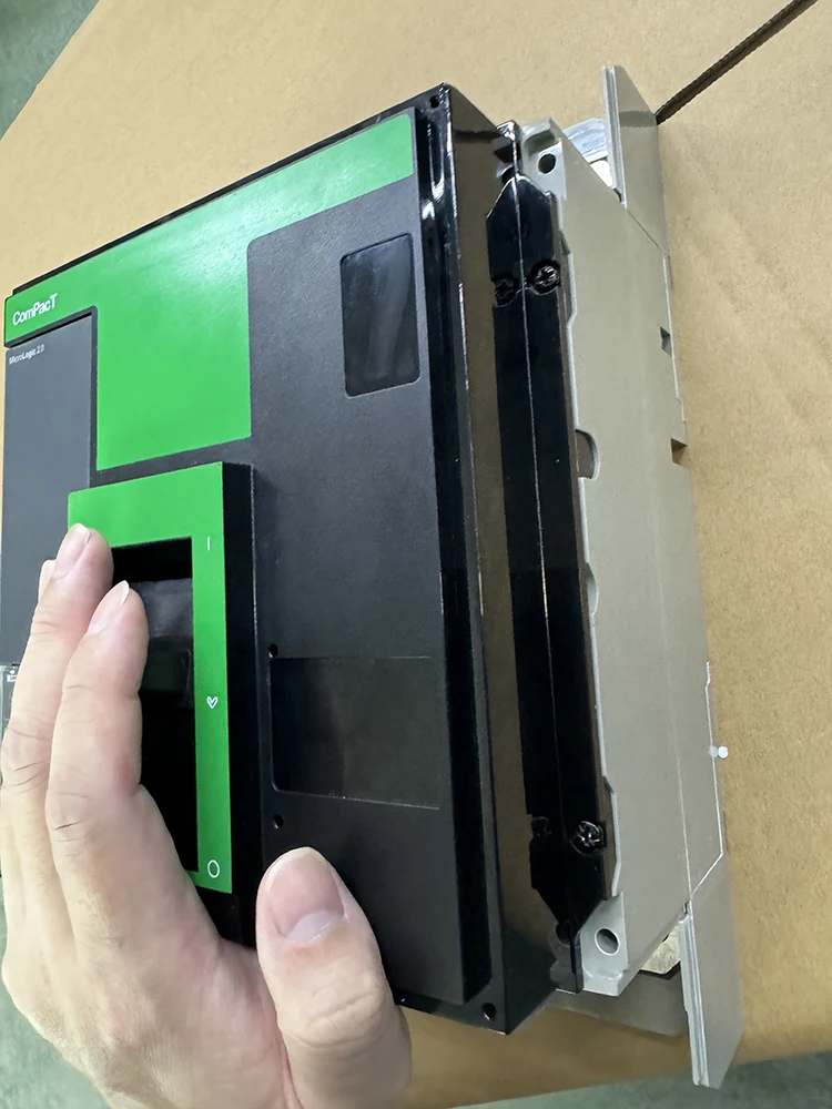 C080N320FM Circuit Breaker CompacT NS800N 800 Amp 3P MCCB