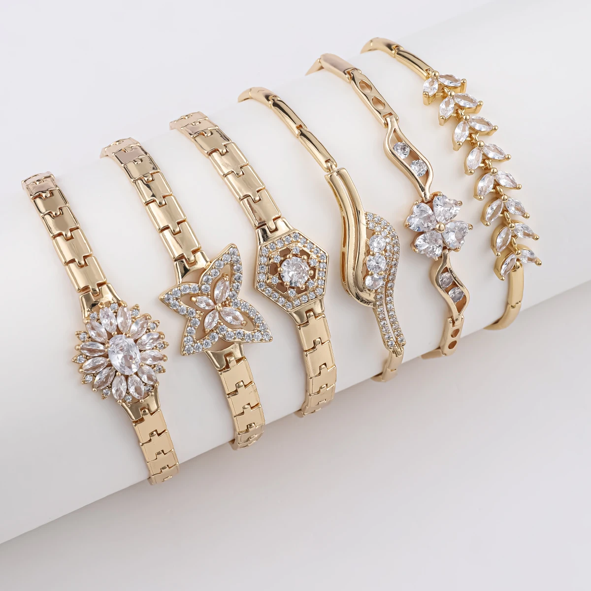 Wholesale 18k Gold Plated Women's Gift Four Leaf Clover Bracelet From  m.alibaba.com