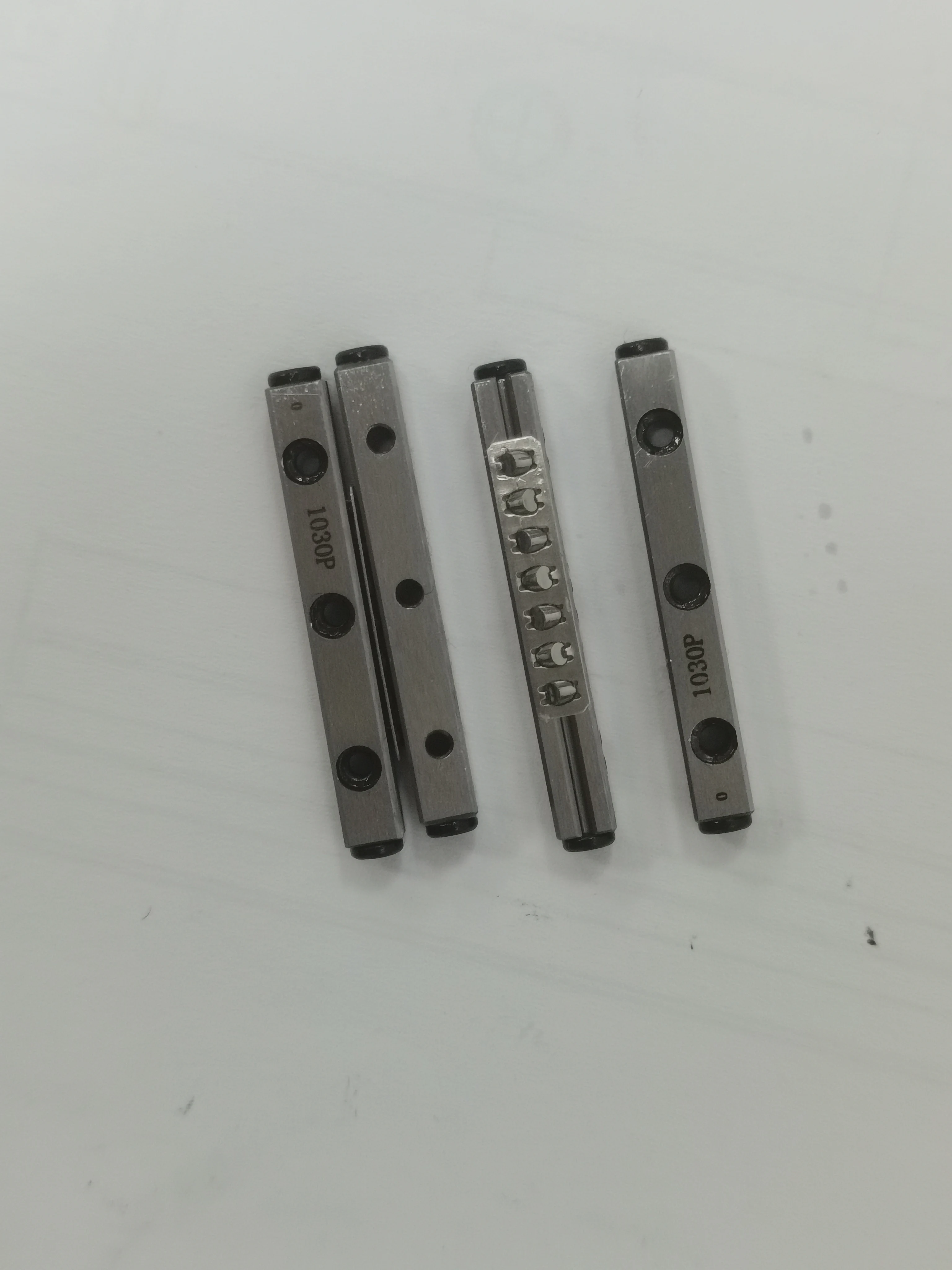 Top Sales Cross Roller Guide Rails Vr9 Vr920010z Vr930015z Vr9400