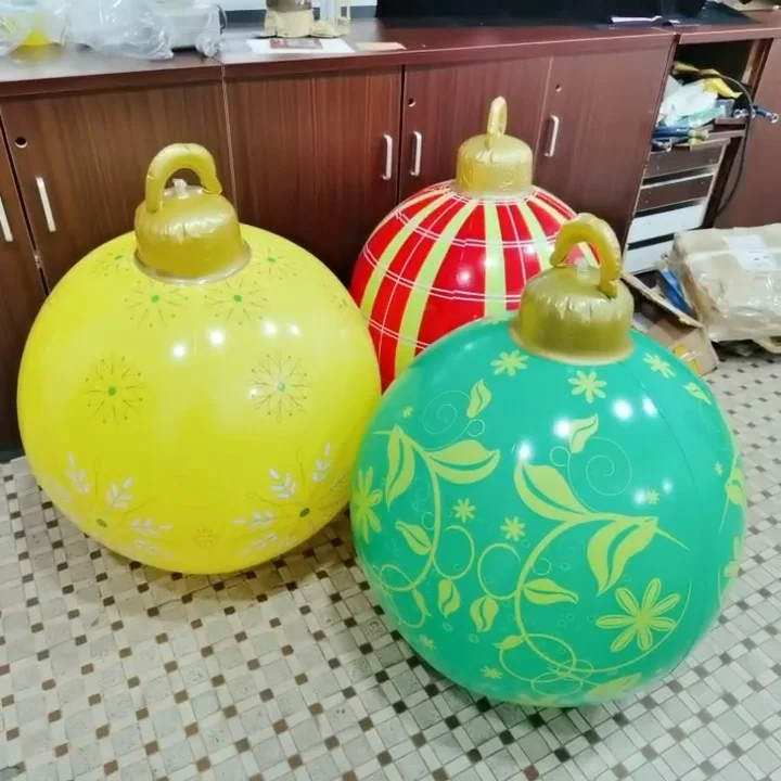 Wholesale Outdoor Christmas Inflatable Decorated Ball Pvc Giant Tree Decorations Holiday