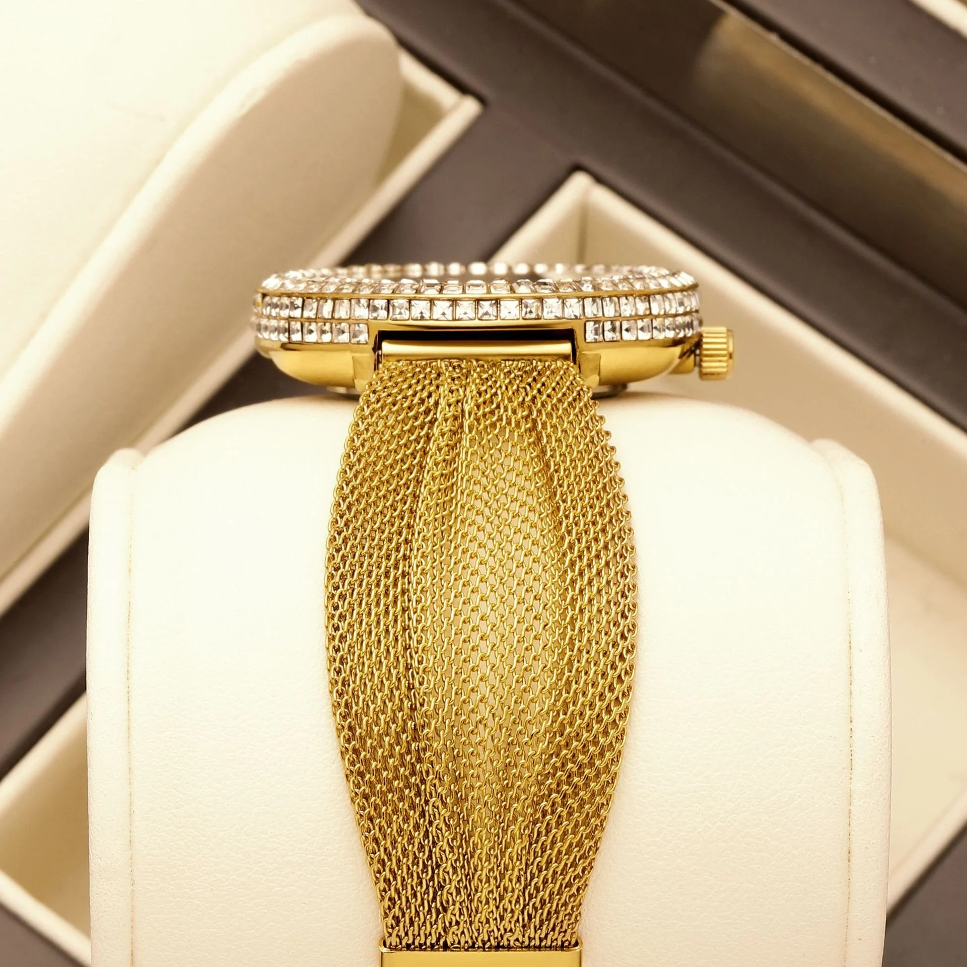 Vintage Quartz Women's Watch OM-051886
