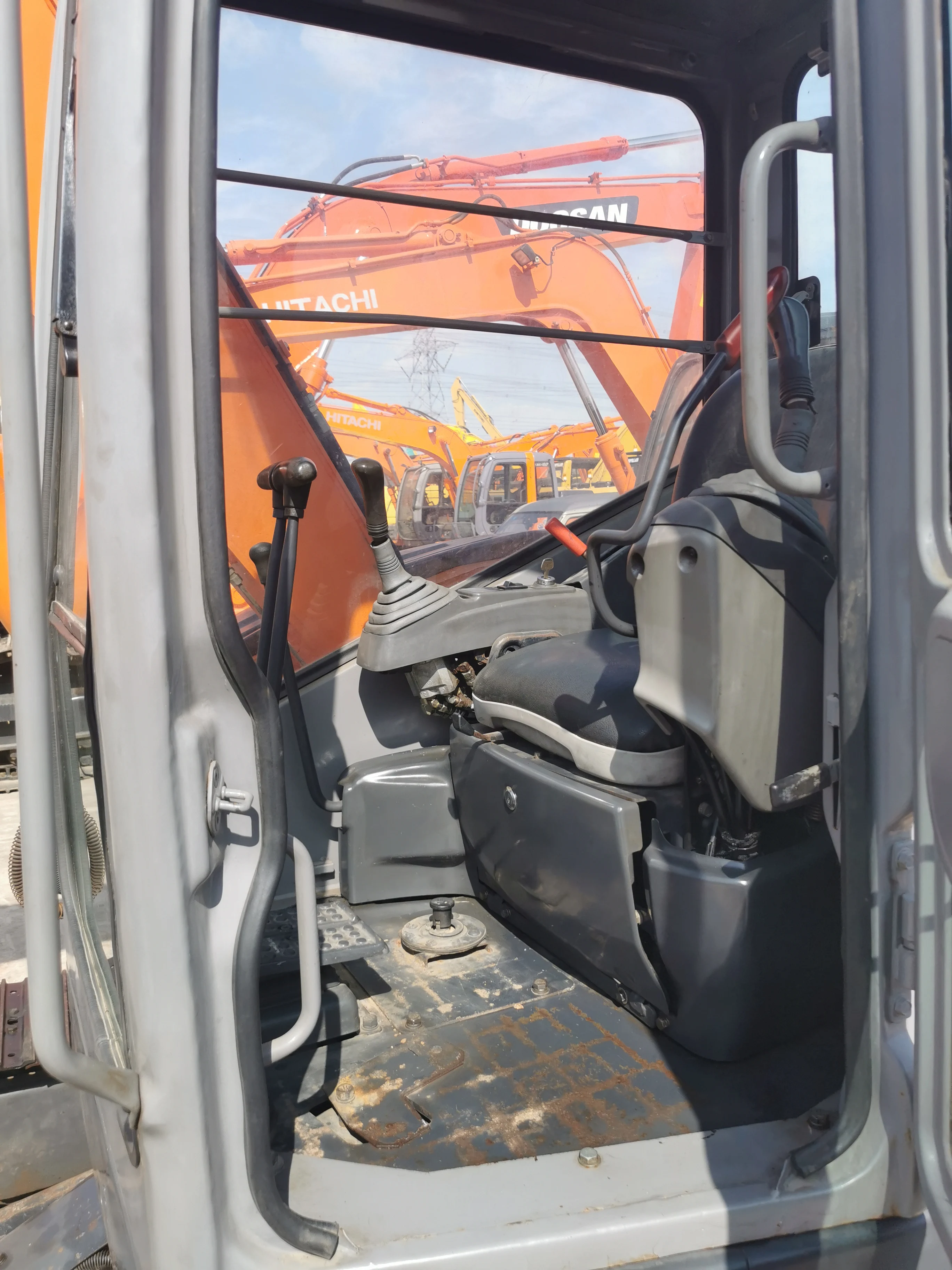 Used Hitachi ZX55 Mini Crawler Excavator 5.5 Tons with 5 Ton Operating Weight and 2021 Year Model