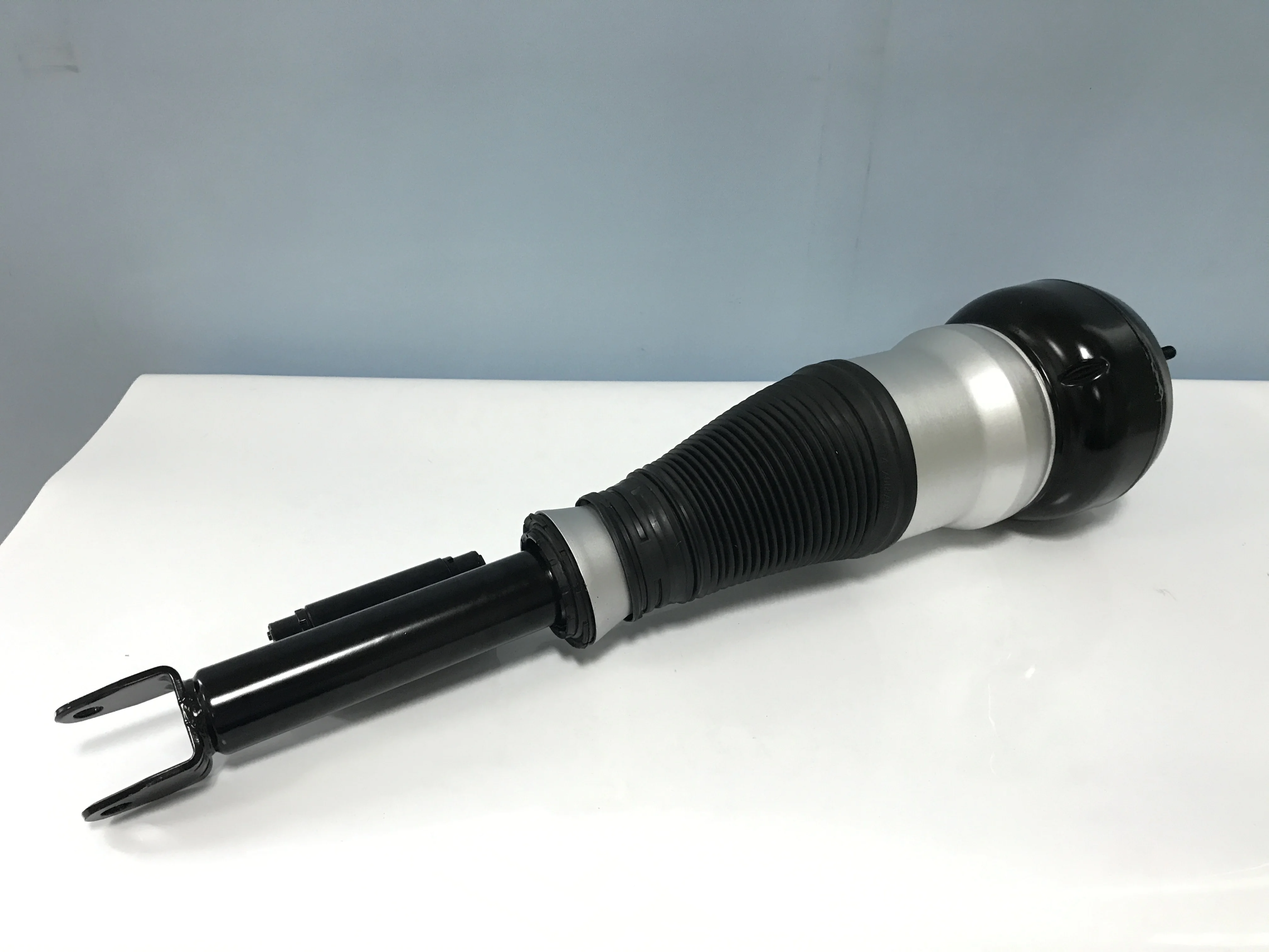 OEM A2233207102 A2233208803 Front Right Shock Absorber Air 