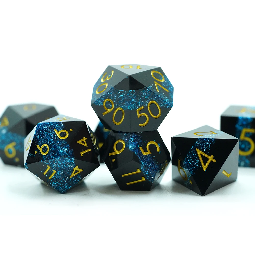 Conxunto de dados de resina azul con raias negras de alta calidade en forma poliédrica personalizada para venda ao por maior para Dungeons Dragons RPG número dourado