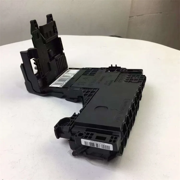 Battery Protector Battery Protection Unit Fuse Box 9665232380 for Dongfeng Peugeot 508 C4L Autoparts Yomi Wholesale Yomi Supply