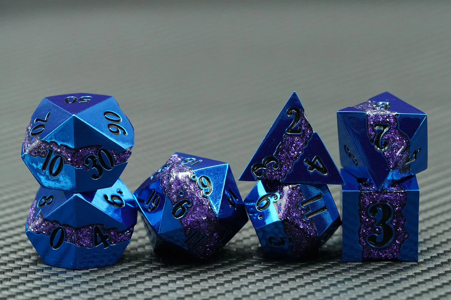 Yushun Custom 7pcs Polyhedral Dice Set for DND RPG Game Purple Mica Single Stripe Metal Blue for Players supplier