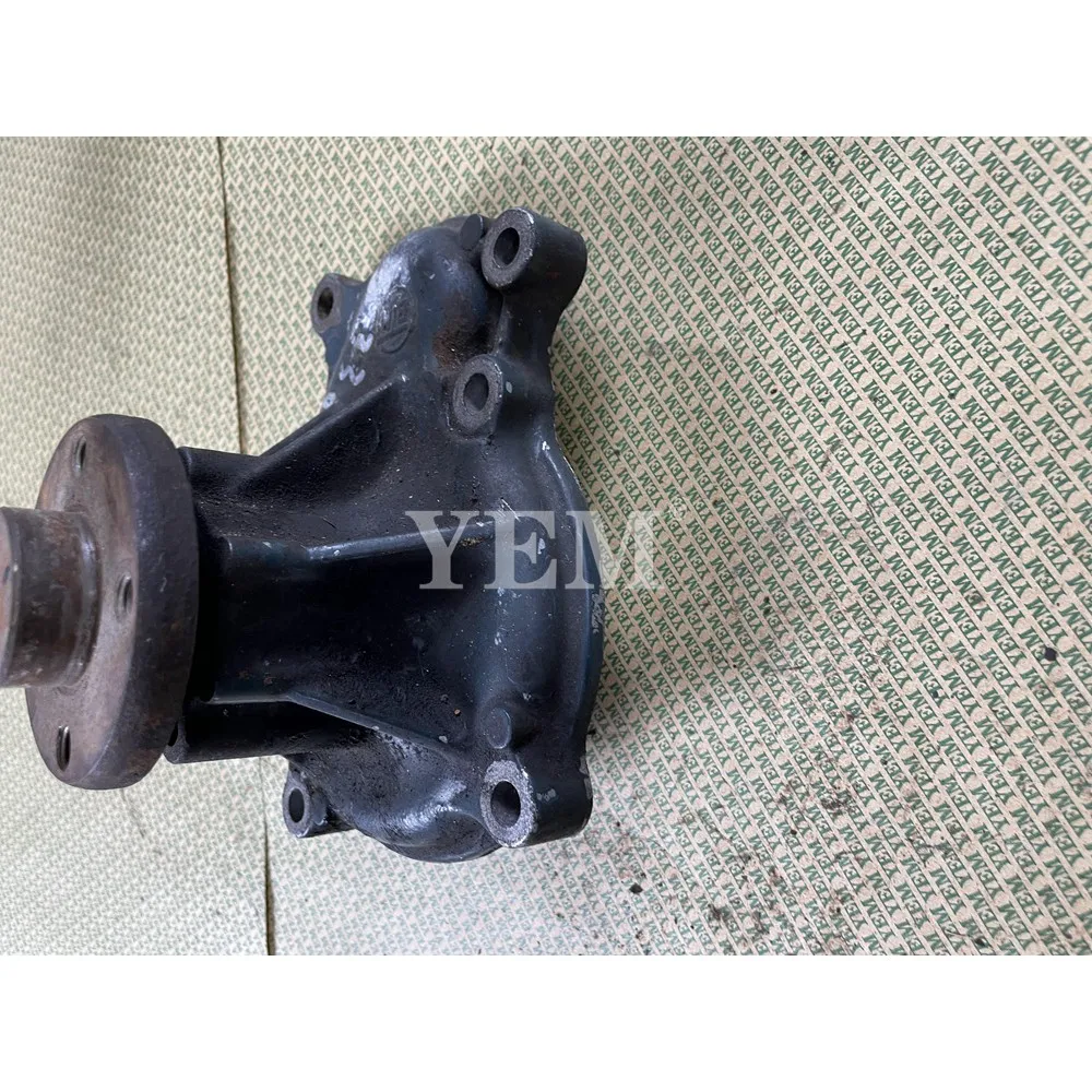 Engine Parts V3300 Water Pump for Kubota 4