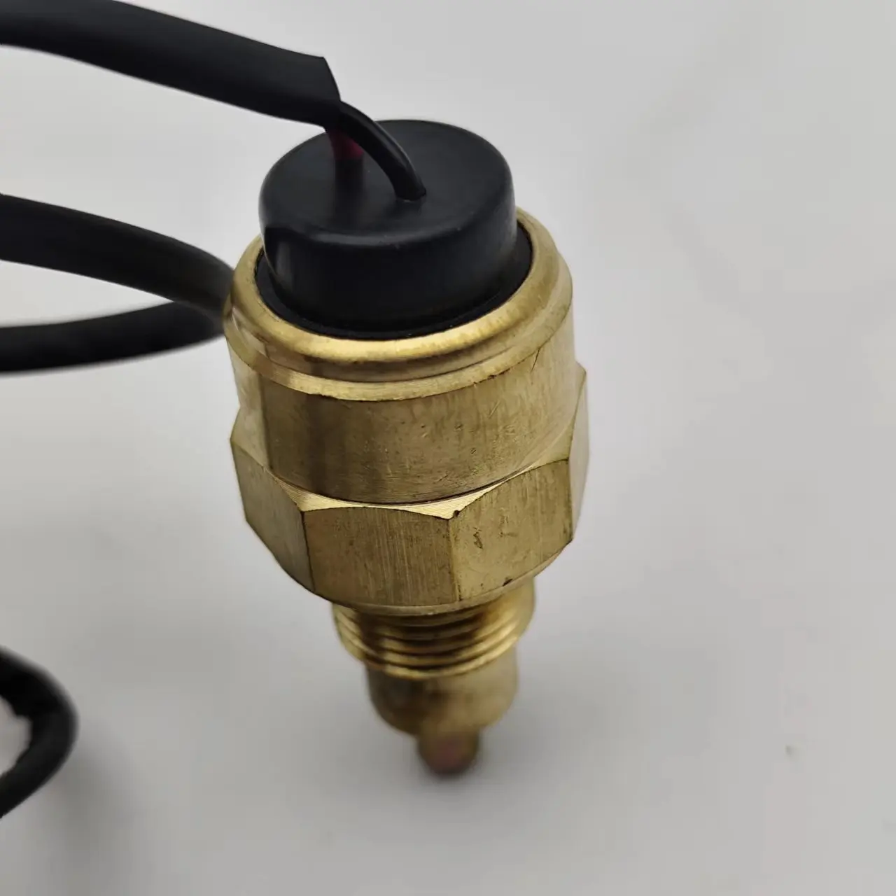 High Quality New Transmission Gear Switch Neutral and Reverse Switch for Engine Spare Parts