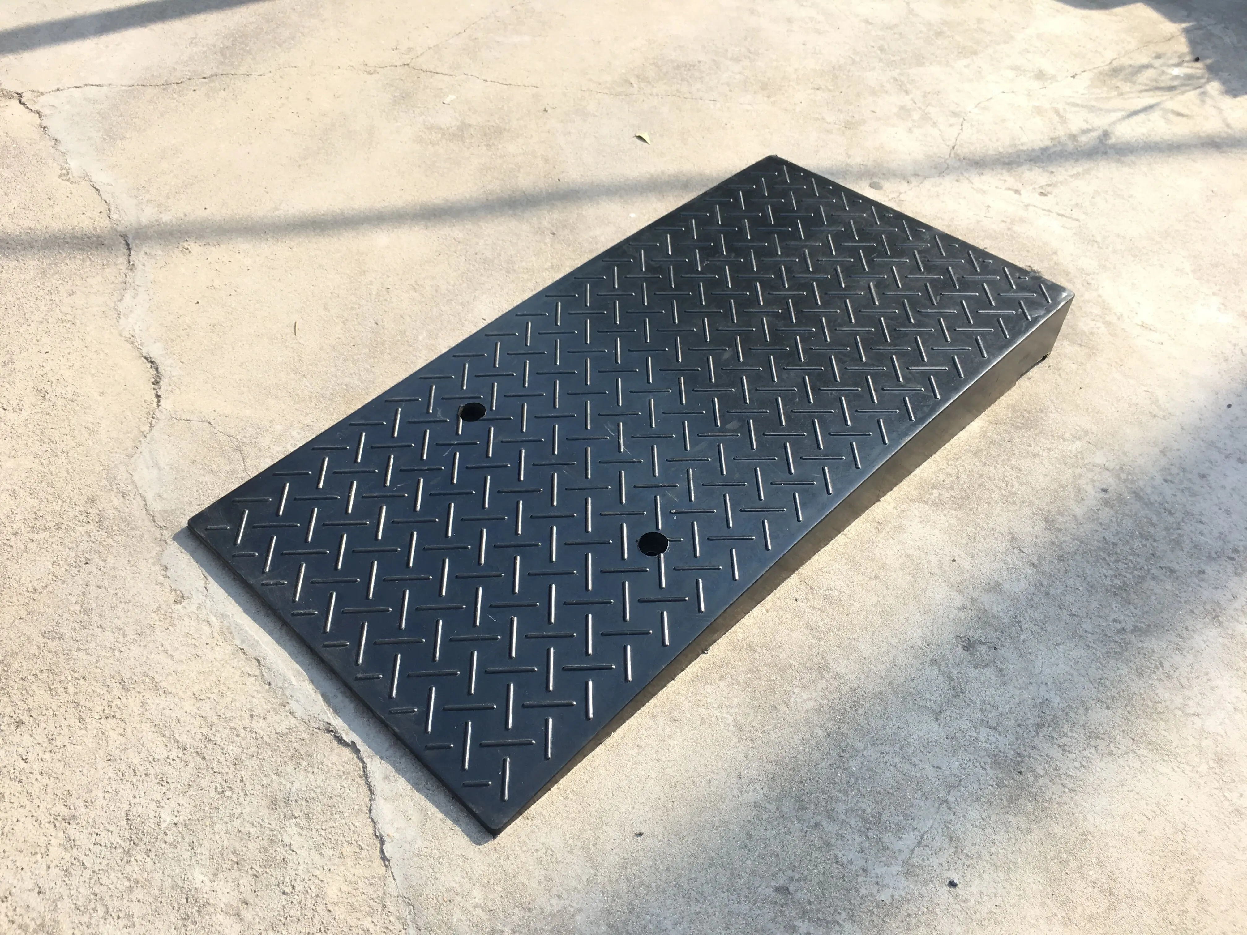 Rubber Kerb Ramp for Roadway Durable Curb Ramp for Safe Navigation manufacture