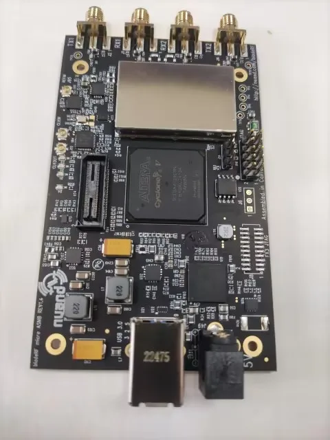 ソフトウェア無線 bladeRF2.0 micro A4
