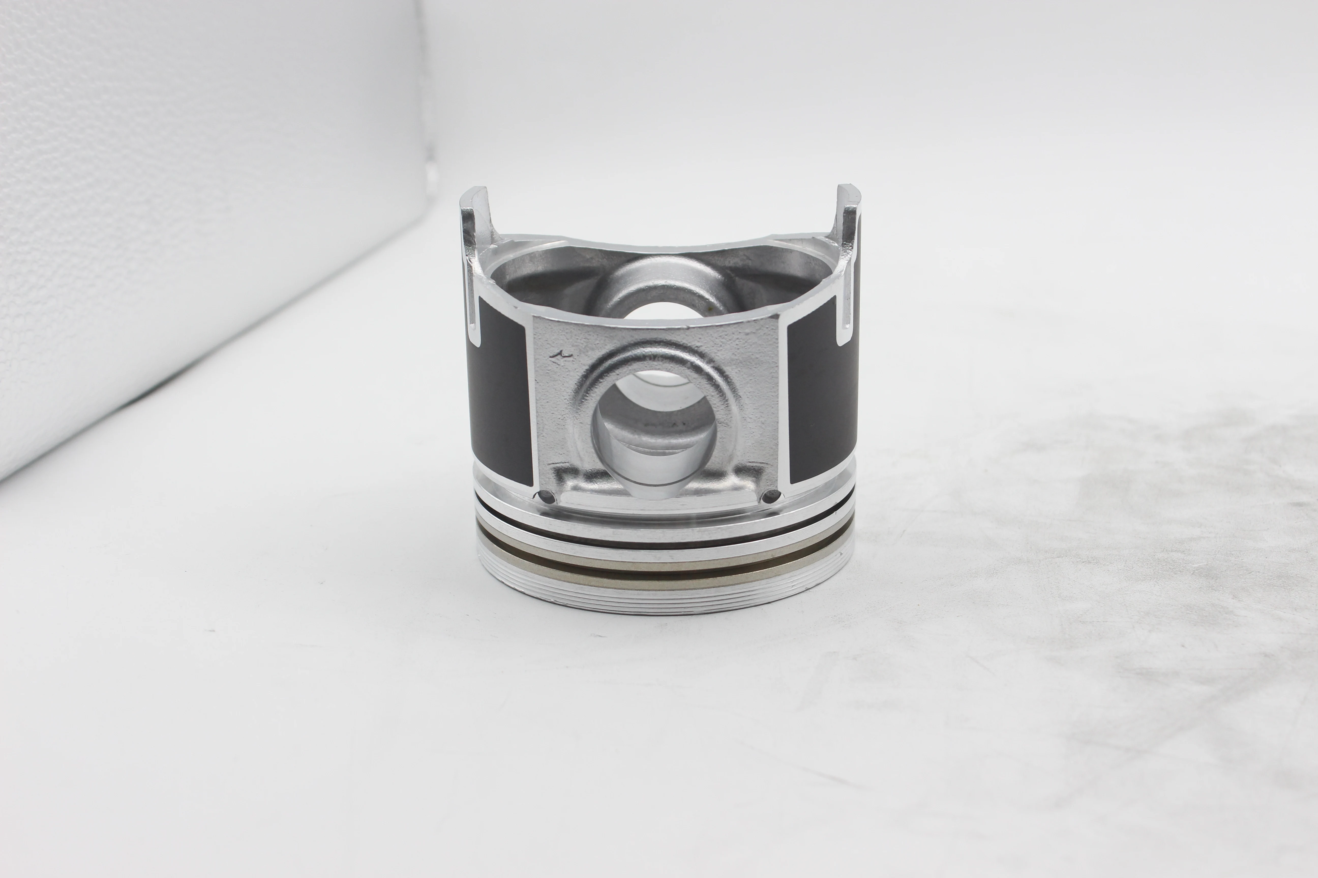 High Quality Manufacturer Diesel Engine 1J7002111 V2603 Piston Kit 