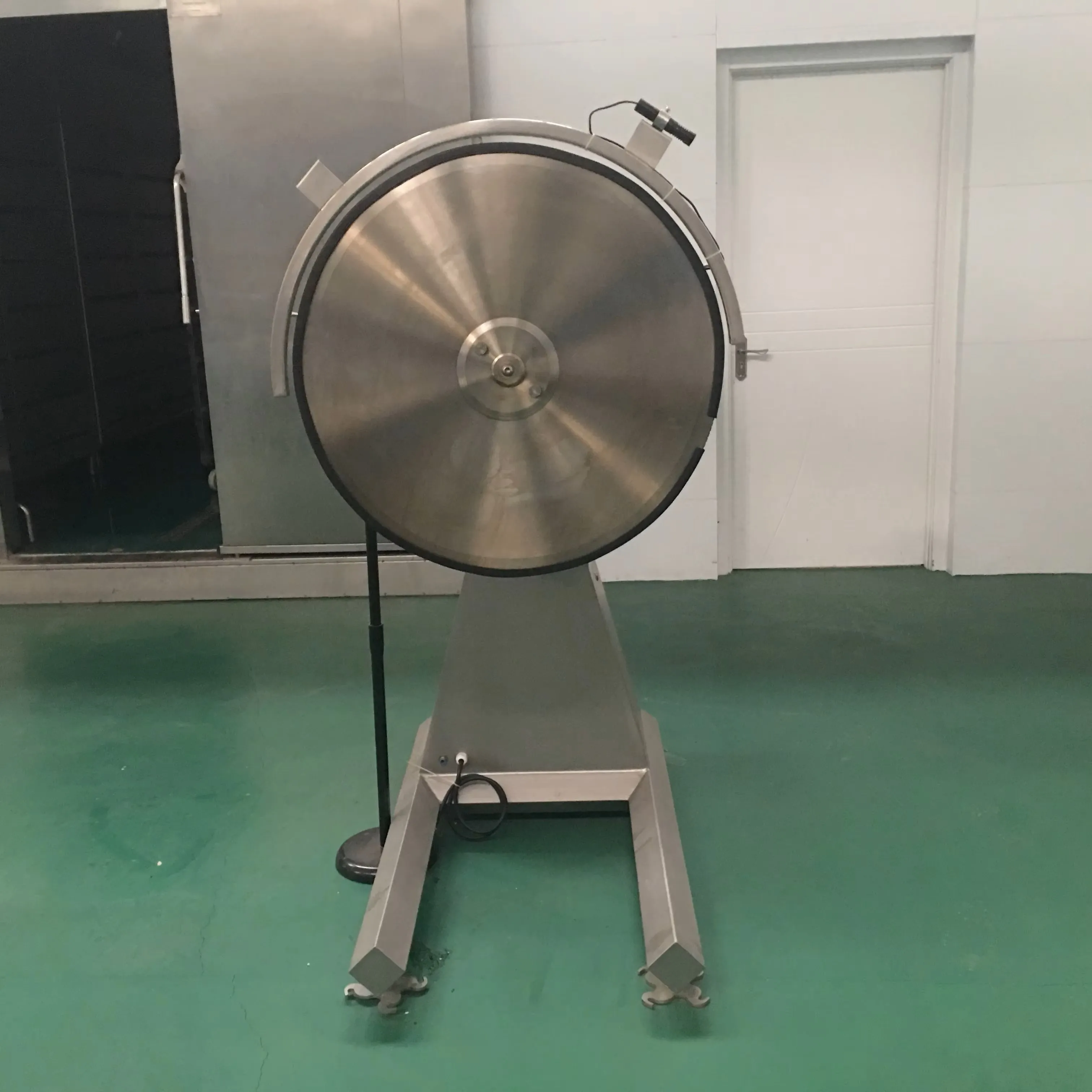 New industrial automatic circular saw machine for cattle, pigs and sheep slaughterhouse meat factory