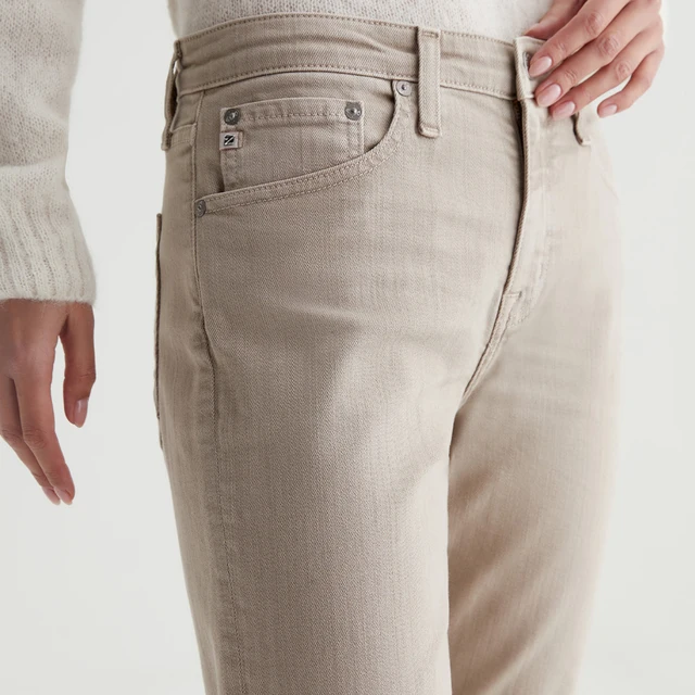 OEM/ODM Khaki Wash Women's Mid-Rise Slim Straight Denim Jeans in Pure Cotton Custom Logo on Waist for Streetwear Everyday Wear