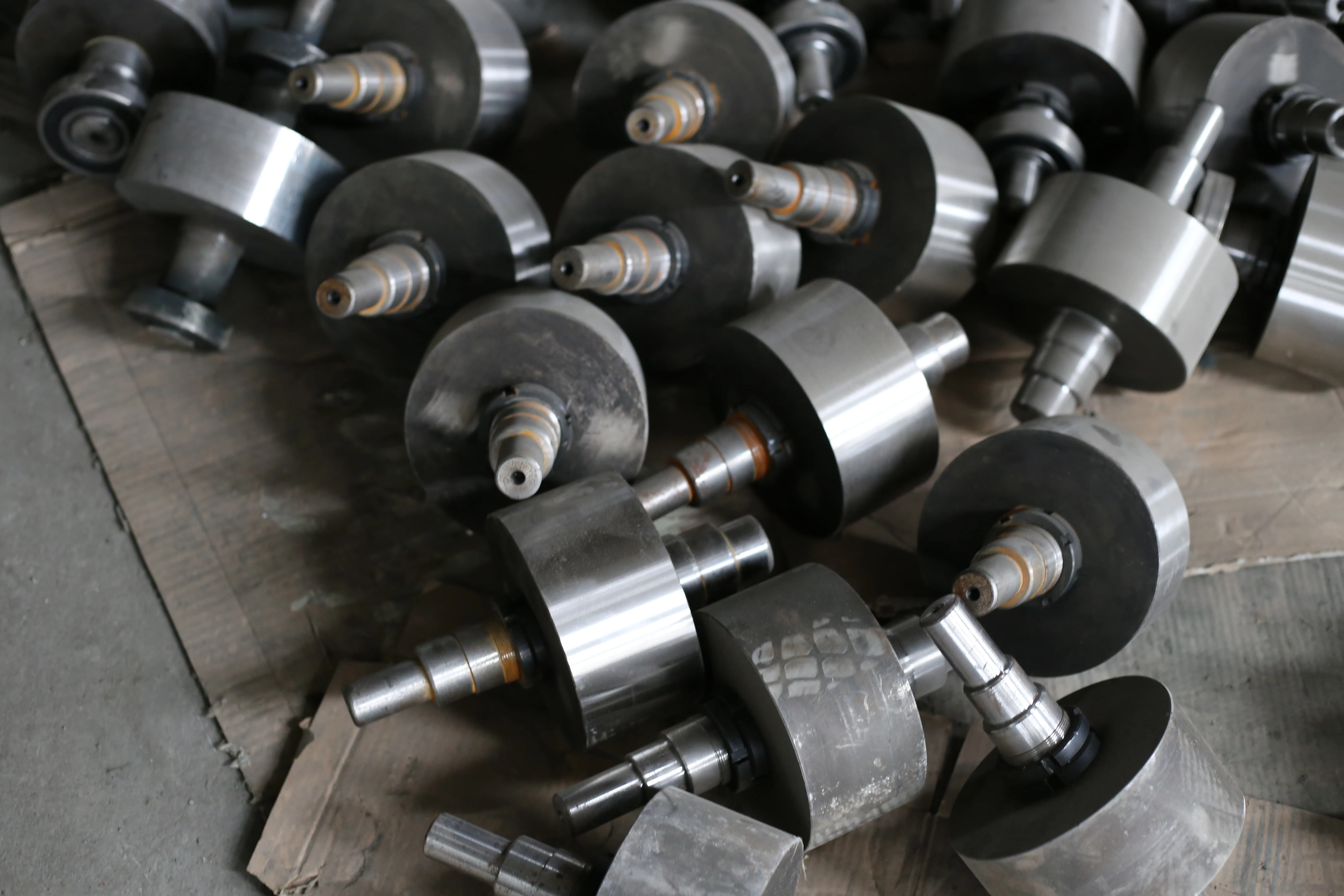 QIDIAN BRAND Automatic Grinding Machine for Pinch Roller of Scourer Machine