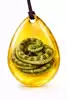 Collana colorata con piccolo serpente verde