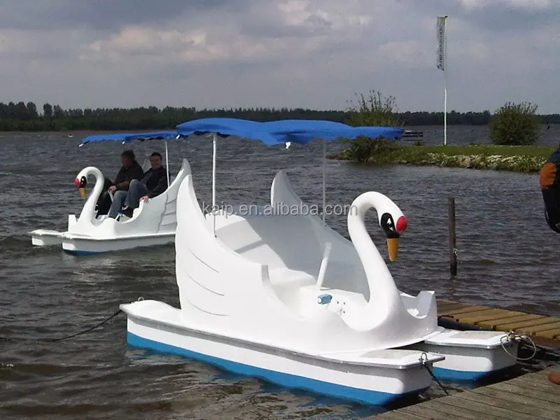 White Swan Pedal Boat Cheap Water Amusement Park Fiberglass New Swan Pedal Boats for Sale