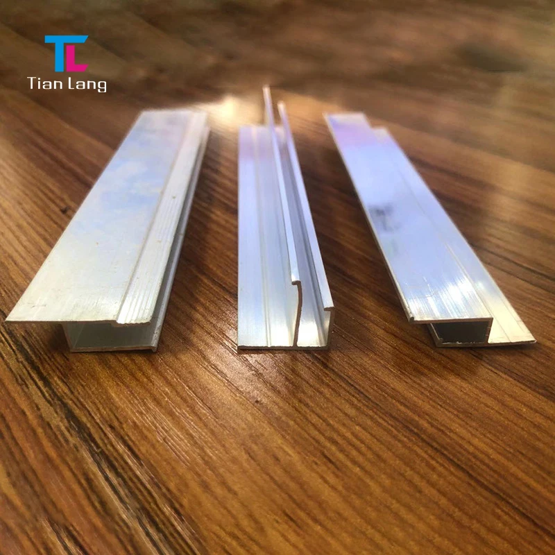 Išorinė reklaminė šviesos dėžutė su 3mm sienos storiu didžiausio dydžio aliuminio ištraukos spustelėjimo rėmelis baneriui