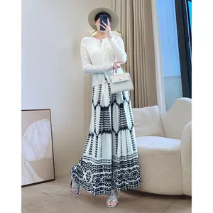 2026 Summer New Bohemian Women's Casual Pants Elegant High-End Pleated Printed Elastic Waist Wide-leg Slimming Flat Front Style