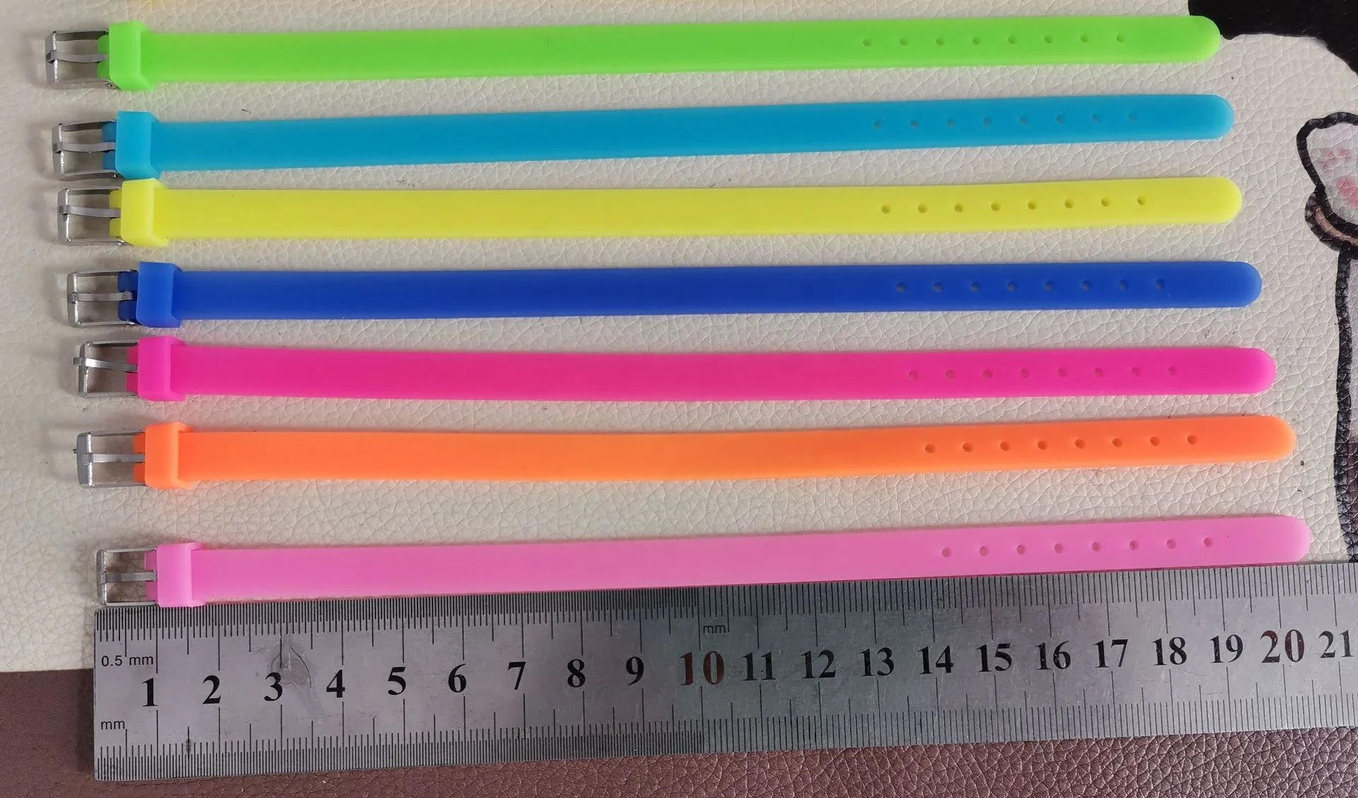 Free Customized 8mm 10mm Color Mixed Silicone Wristbands for Diy Letters