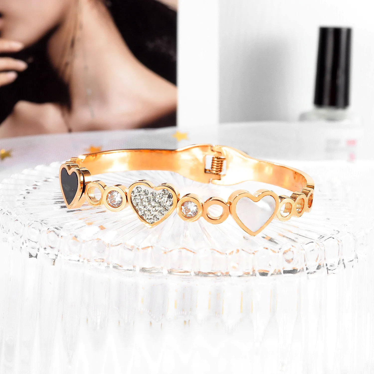 Buy 22Kt Signity Heart Shape Gold Bracelet For Ladies 54VG6073 Online from  Vaibhav Jewellers