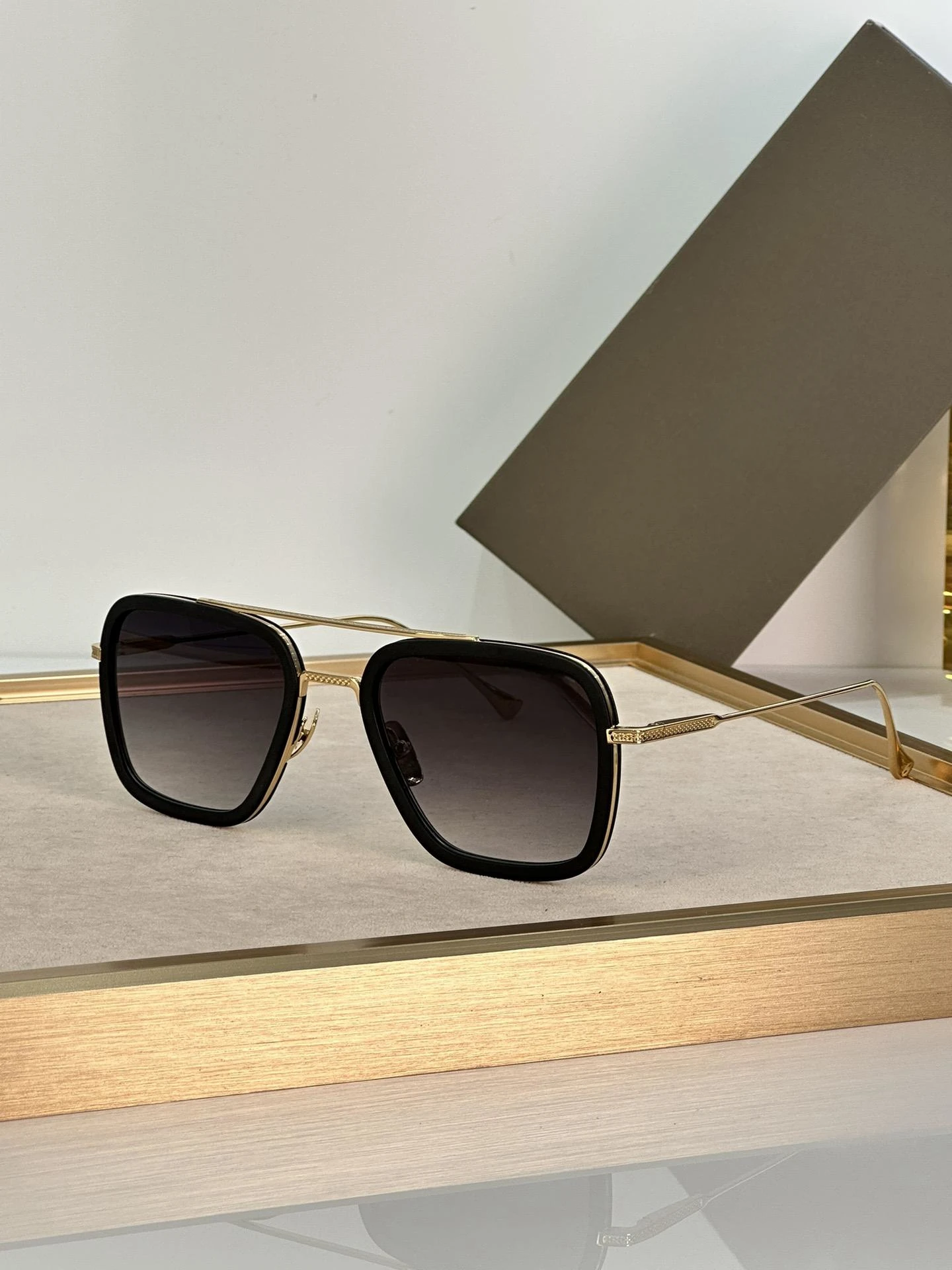 Hochwertige Herrenbrille mit polarisierten Gläsern aus einer Metalllegierung, Business-Sonnenbrille im luxuriösen Design, klassisches Retro-Quadrat._voghion.com