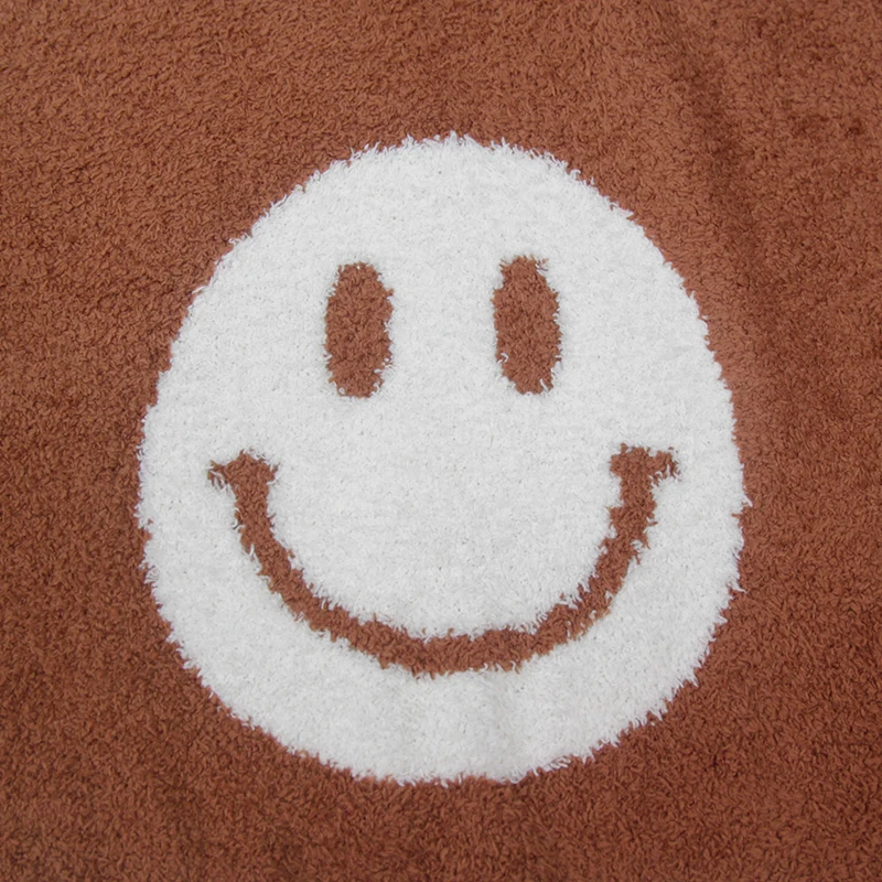 Оптовая продажа роскошного простого большого толстого мягкого вязаного одеяла с принтом улыбки для зимнего дивана, украшения дома