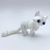 Gato blanco de 12 cm de largo.