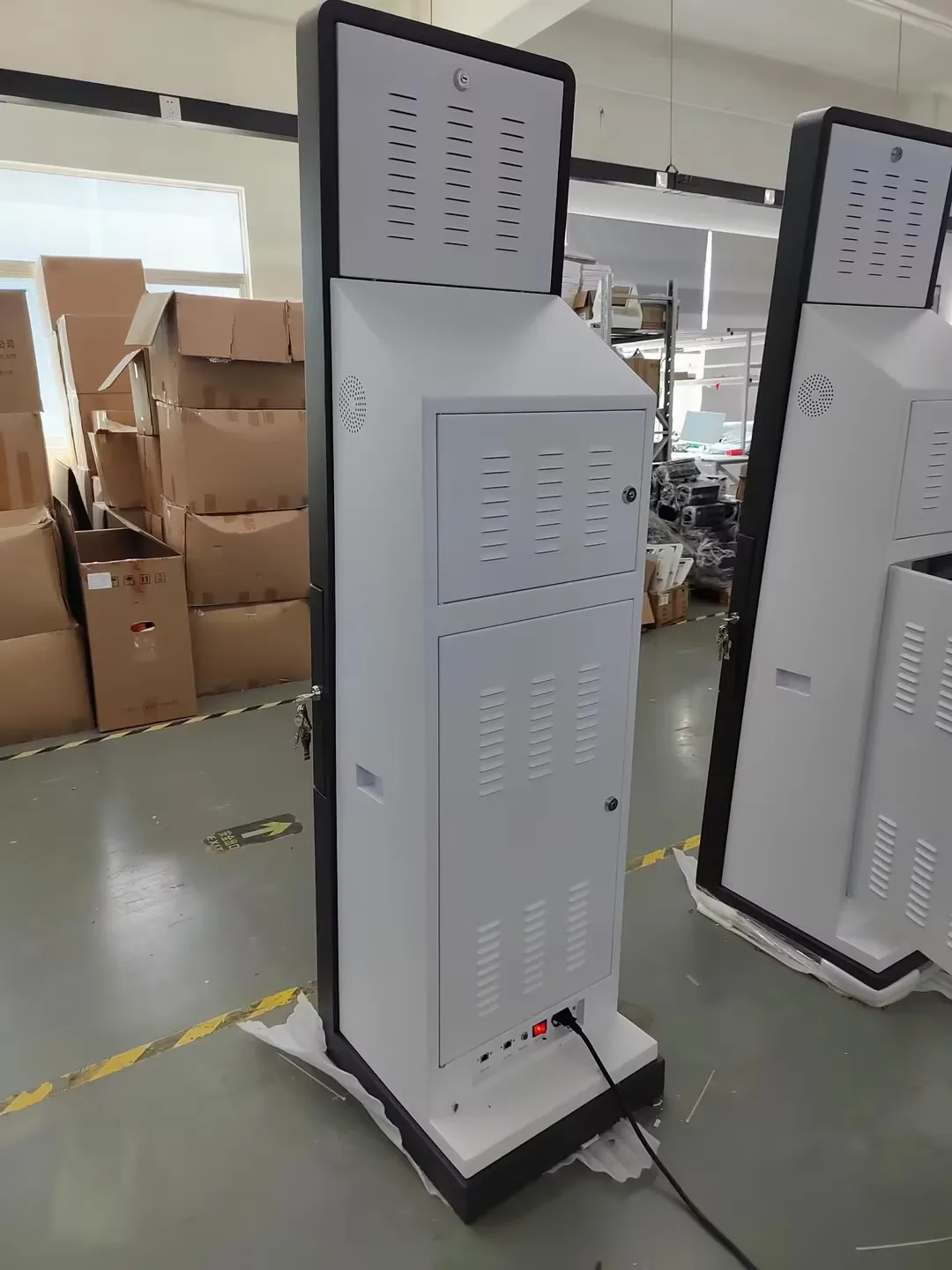 Automated Car Parking Payment System Machine 21.5 Inch Parking Cash Bill Payment Kiosk Cash Recycler Machine Self Service Kiosk