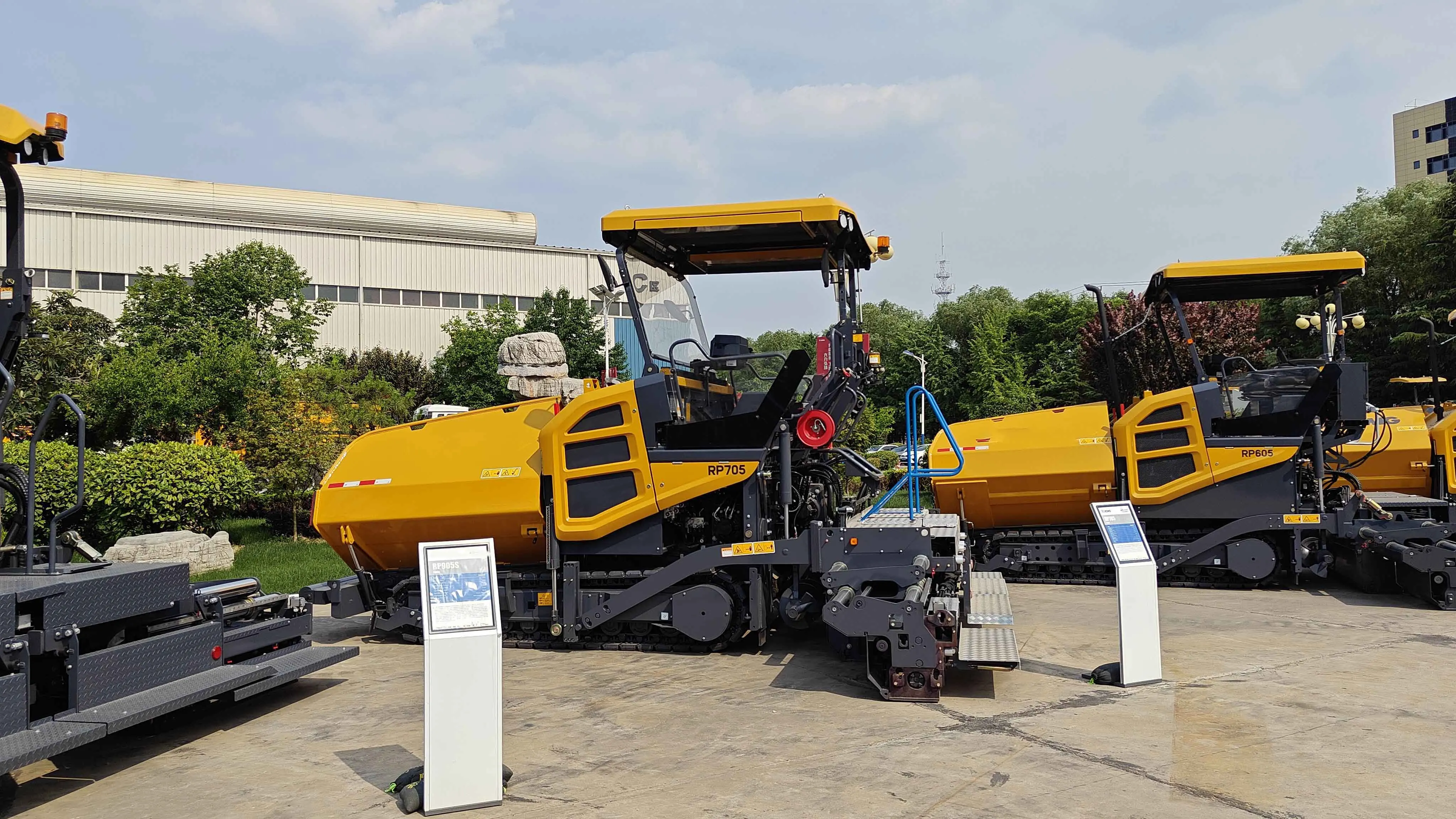 3m Paving Width Asphalt Concrete Paver Rp1355t With Max. 13.5m Paving ...