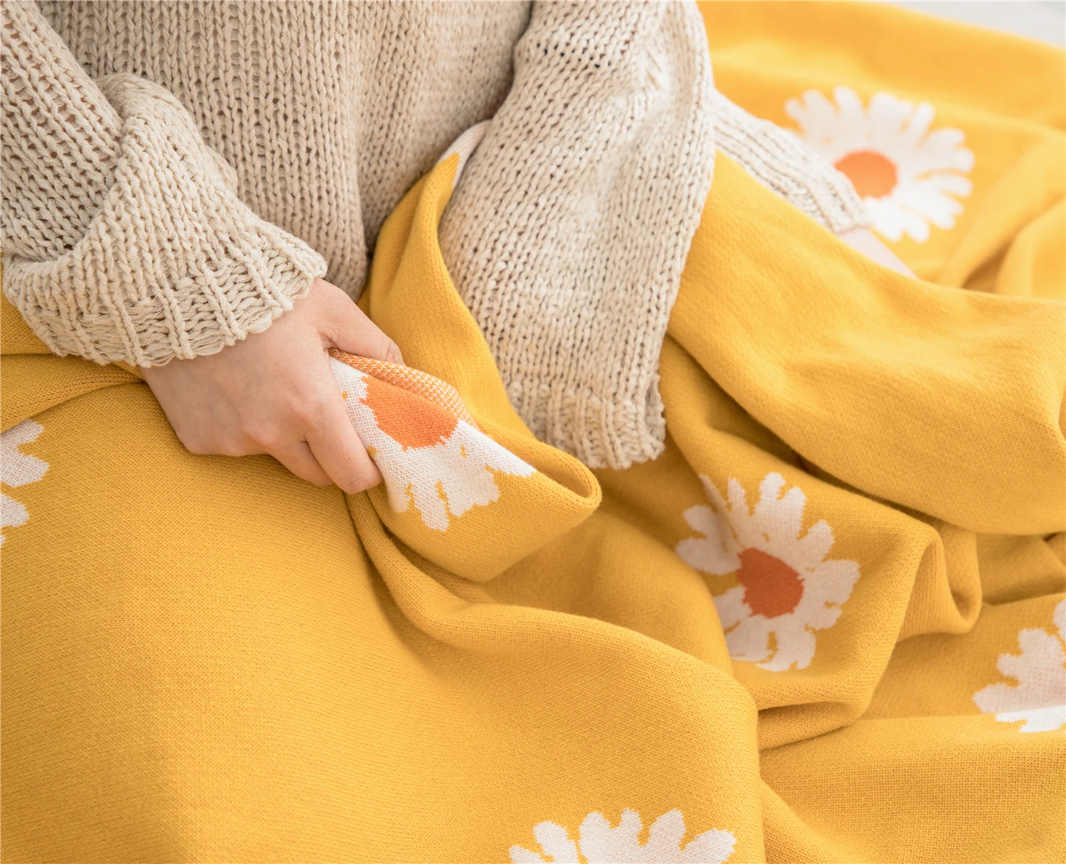 Super Cozy Oeko-tex 100% Cotton Daisy Jacquard Wearable Knitted Throw Blanket For Home Office Picnic BDL details