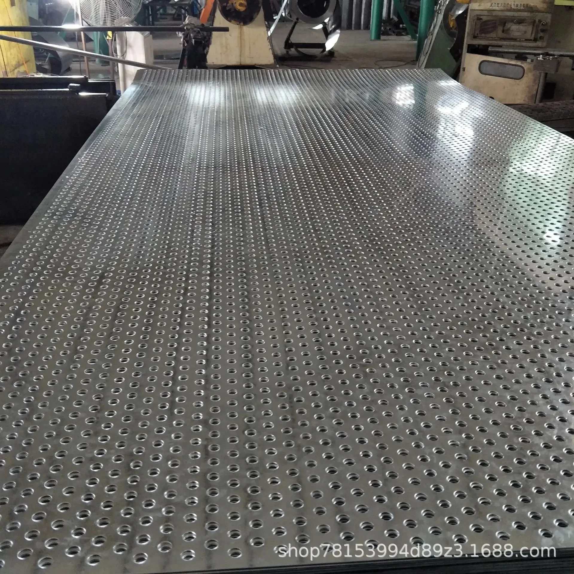 Customized Hook Vibrating Sieve 65mn 45 Crimped Iron Wire Mesh Stone Woven Screen Crusher 6646