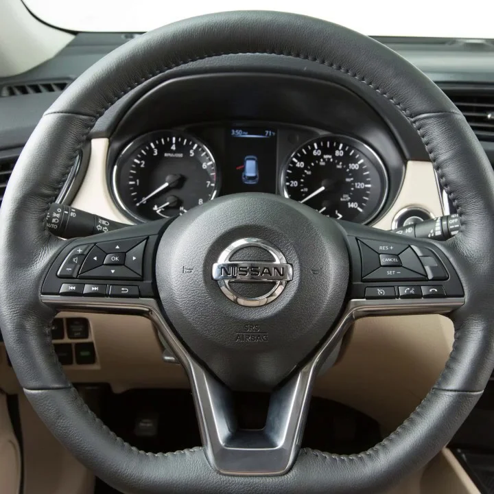 Heated steering wheel. Руль Nissan Rogue 2022. Nismo Steering Wheel. Колесико громкости на руле. 2018 Prado Steering Wheel.