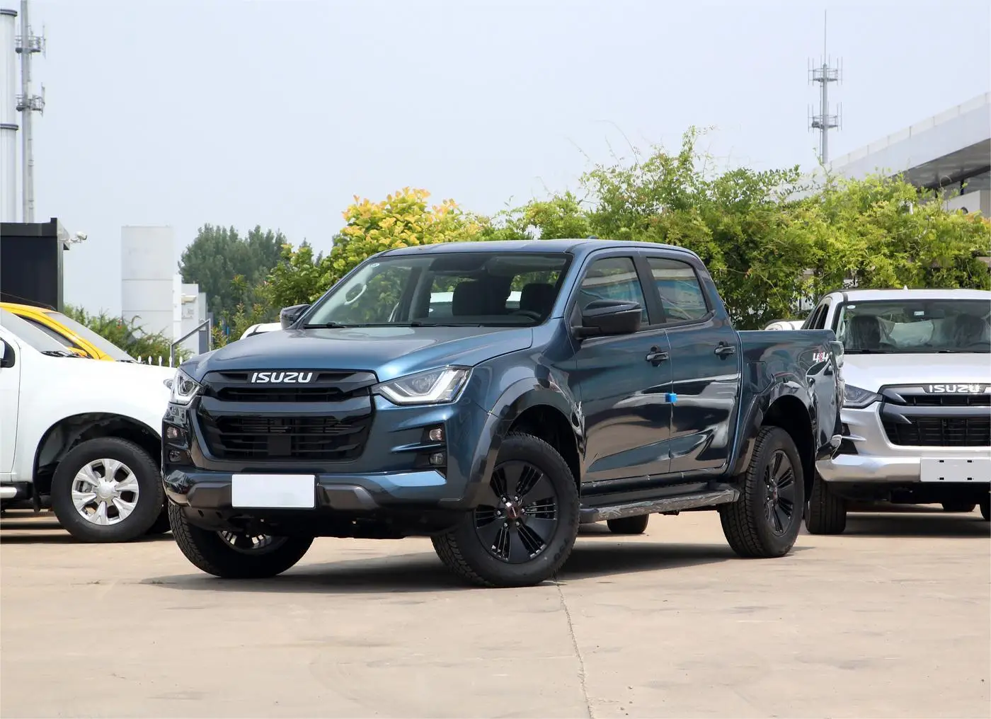 Preferential Prices 4x4 Pickup Truck Right Hand Drive Isuzu Dmax Car Mt ...