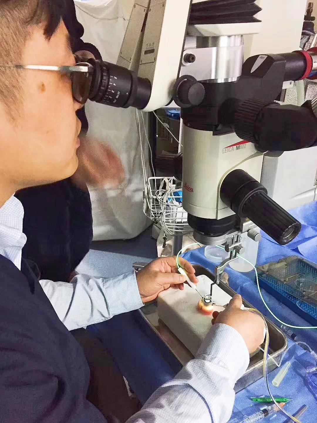 BIOM System Advanced Surgical Microscope for Retina