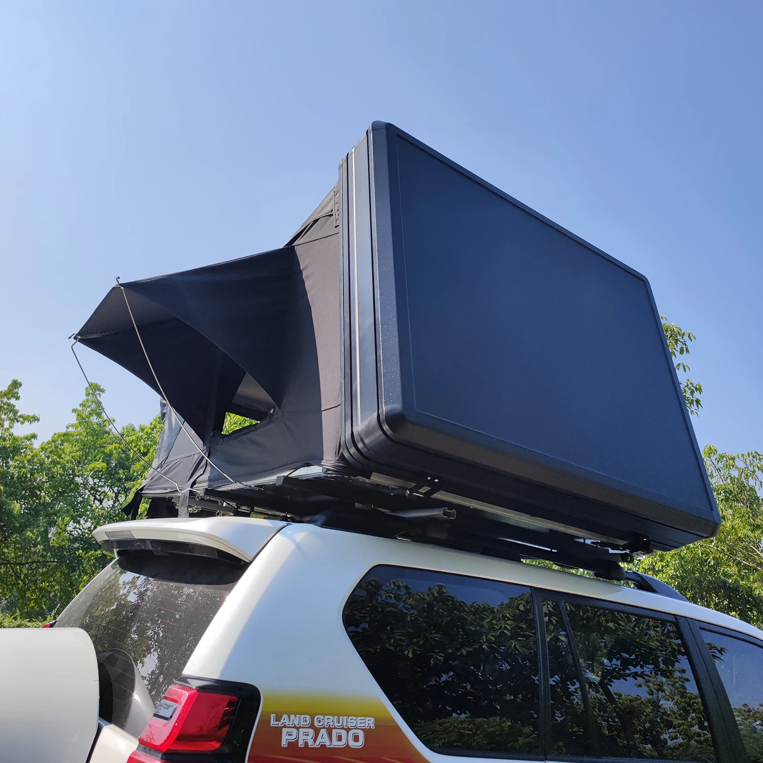 Side Open Hard Shell Roof Top Tent for 4x4 Off-Road SUV Van with Waterproof 2000-3000 Mm and 3-4 Person Capacity