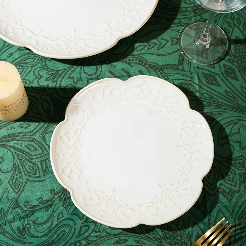 European Embossed Lace Design White Ceramic Dinner Plates Set Retro White Plate Set for Wedding Event