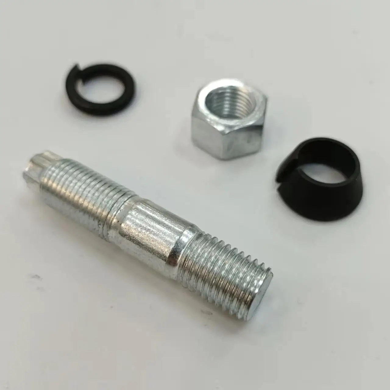 Toyota Land Cruiser 1980-2007 Single Knuckle Stud & Cone Kit