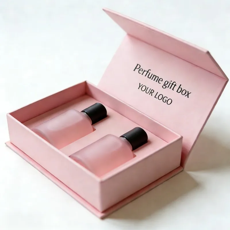 Elegante scatola rigida a libro con coperchio ribaltabile in cartoncino per profumi, con inserto e logo dorato laminato opaco, imballaggio di lusso per profumi