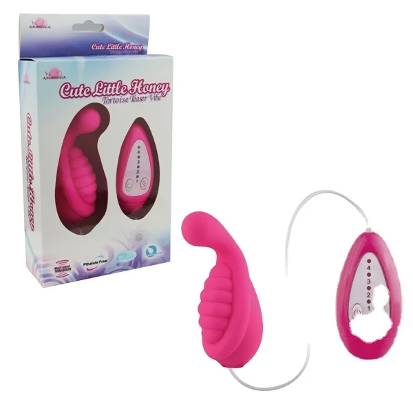 Filmda xotini bogbon bilan uni aldaydi.