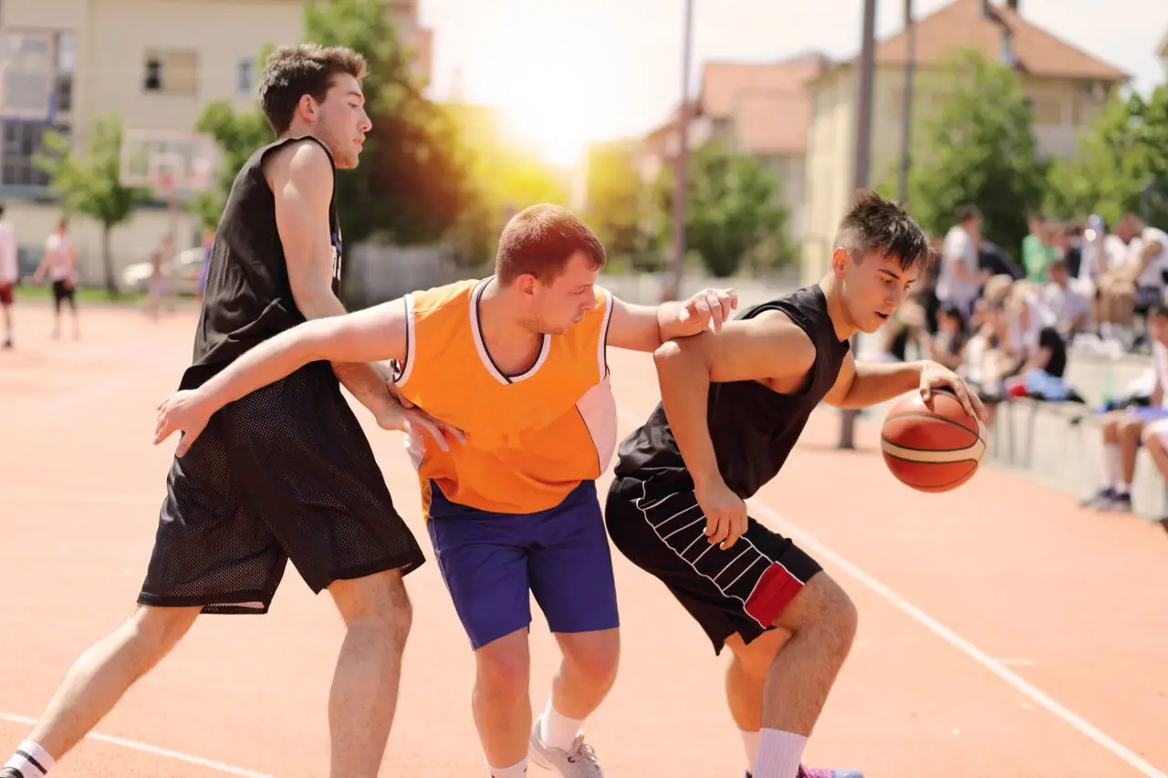 Играющие в баскетбол