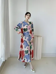 Large-size Women's Casual Floor-Length Pleated Dress-Fashionable Printed Loose Style Plain Dyed 100% Polyester