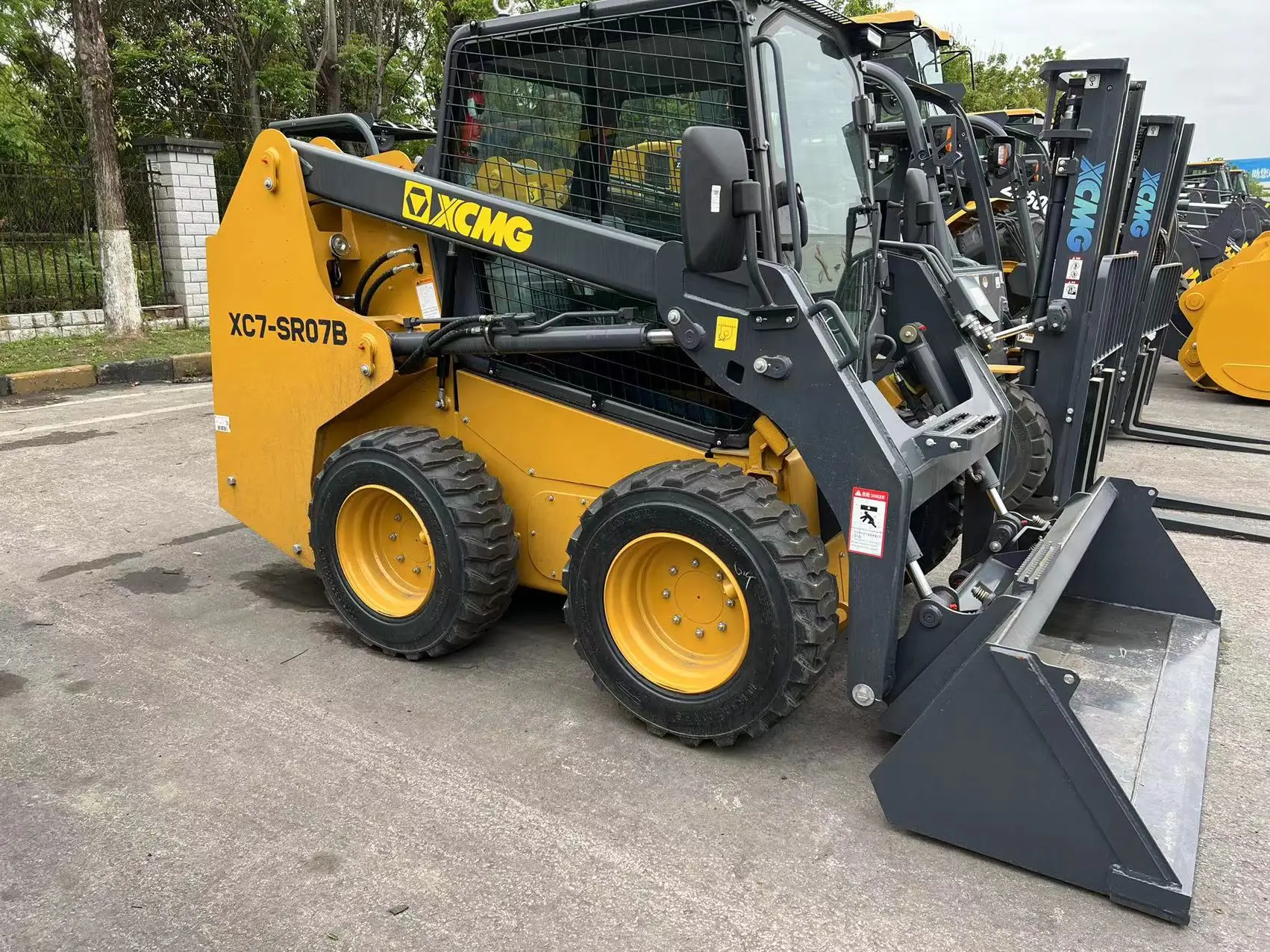 Mini Skid Steer Loader XC740K Operating Weight 3T Mini Loader With Rated Load 850KG